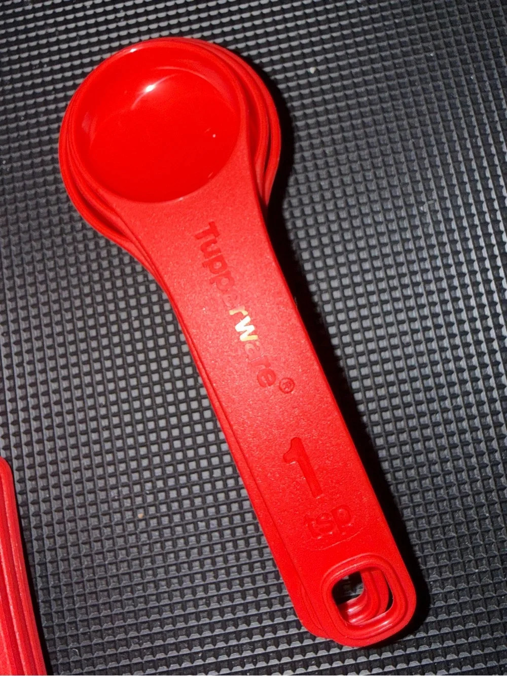 NEW Tupperware Measuring Mates 12-Pc Set Red Cups Spoons Baking